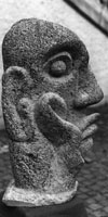 Schmeichellecker, 1998, 76cm hoch, Basaltlava